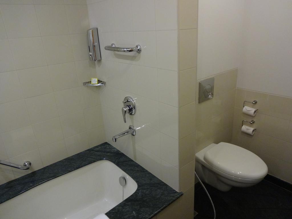 Lemon Tree Hotel, Gachibowli, Hyderabad Zimmer foto