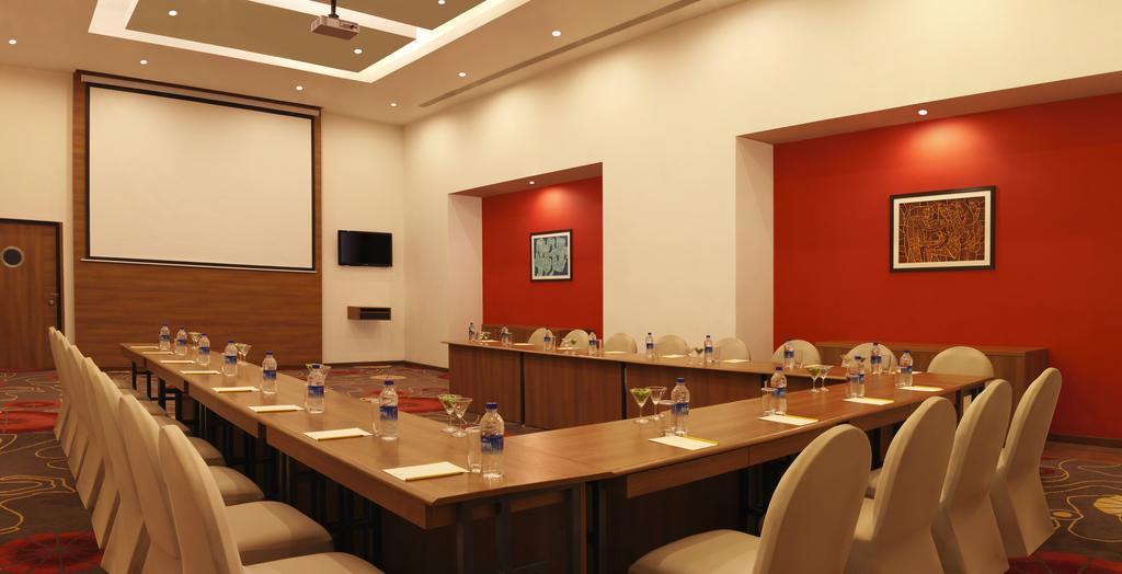 Lemon Tree Hotel, Gachibowli, Hyderabad Exterior foto