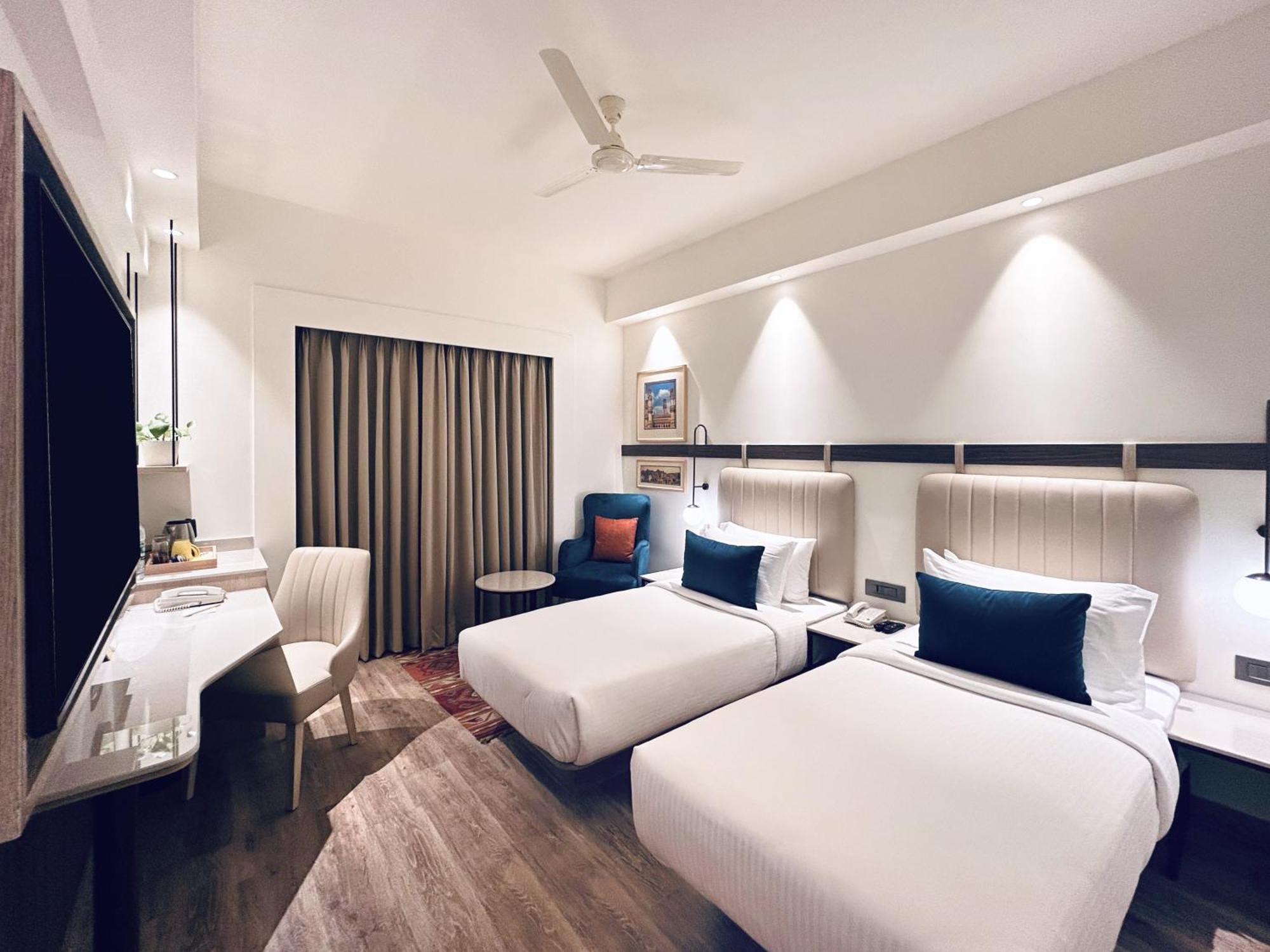 Lemon Tree Hotel, Gachibowli, Hyderabad Exterior foto