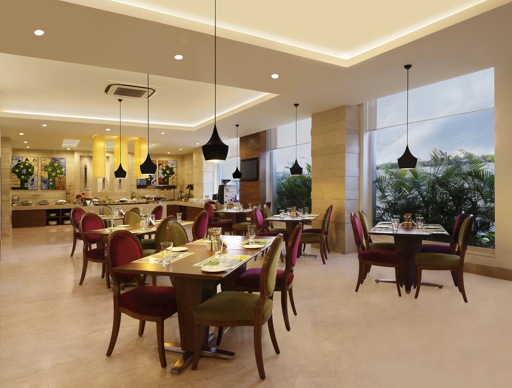 Lemon Tree Hotel, Gachibowli, Hyderabad Exterior foto