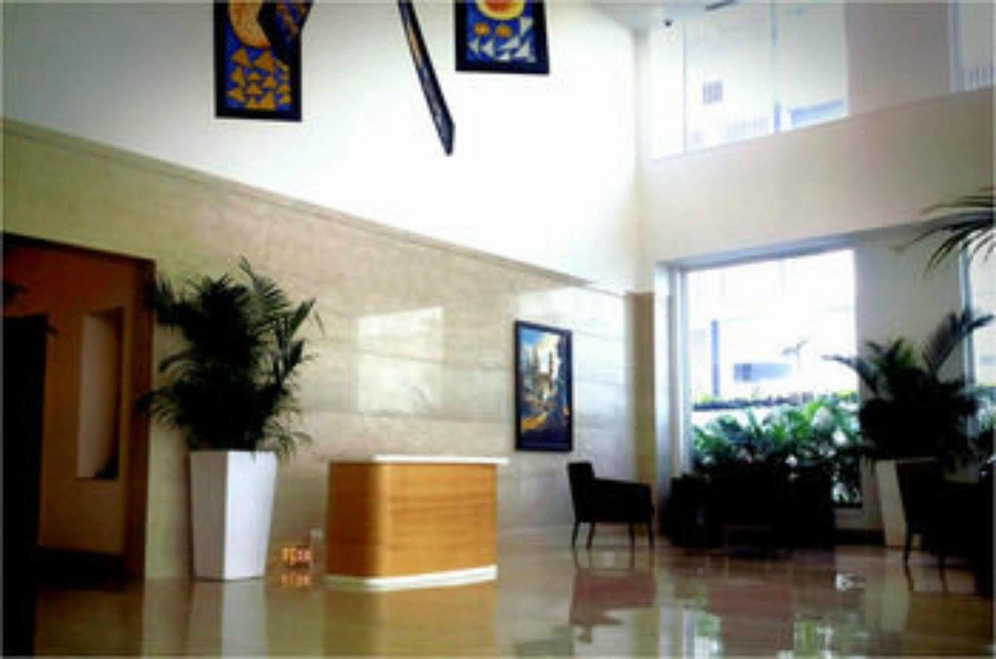 Lemon Tree Hotel, Gachibowli, Hyderabad Exterior foto