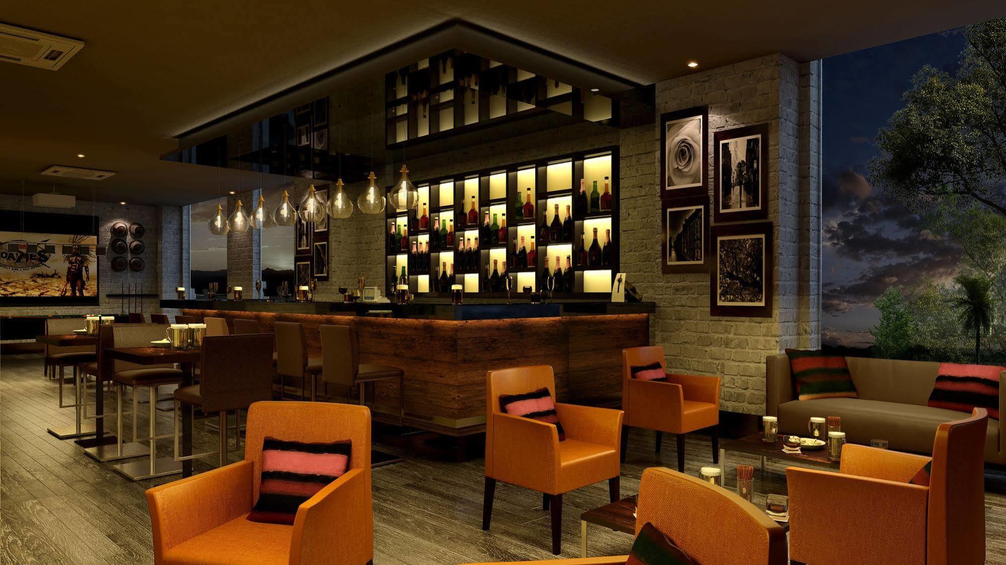Lemon Tree Hotel, Gachibowli, Hyderabad Exterior foto